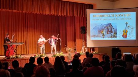 Dobrodelni koncert za pomoč pri obnovi pogorele hiše 64